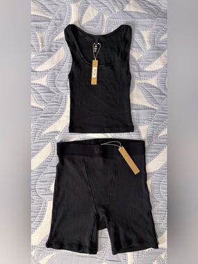 SKIMS- SET of Cotton Rib Tank & Cotton Rib Boxer Shorts in Soot(Black)